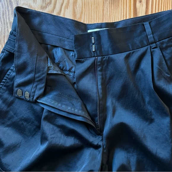 Elizabeth & James Tailored Viscose Pleated Black Shorts - Picture 3 of 7